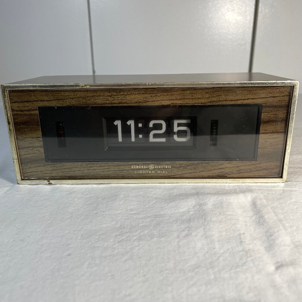 Vintage GE Flip Clock General Electric Model 8137-3 Brown Faux Wood WORKS